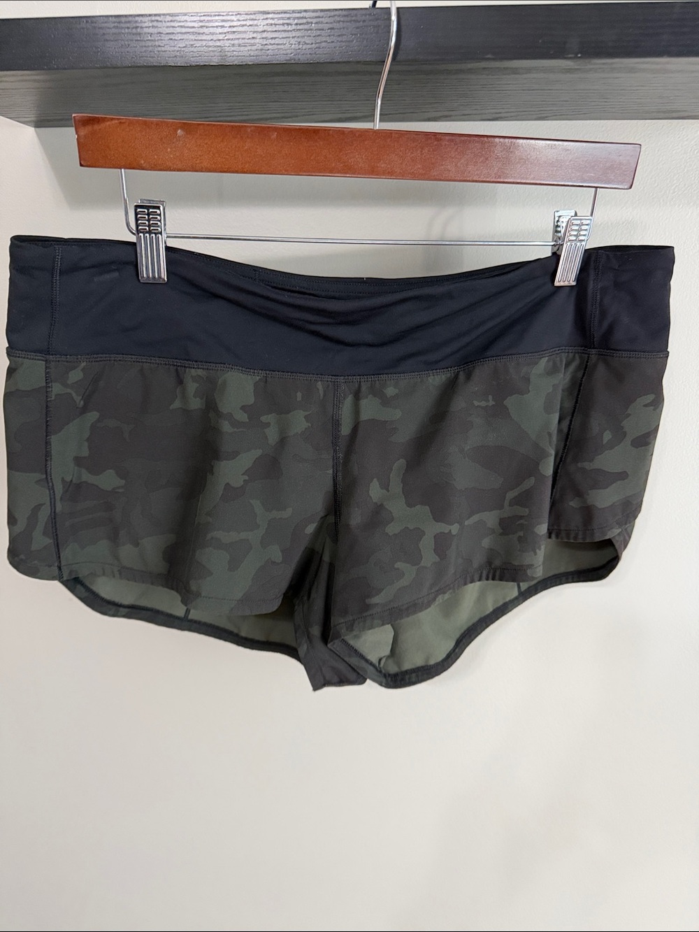 Lululemon speed (up) short sz 10
